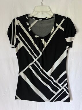 Worthington top, black and white geometric design, size Small